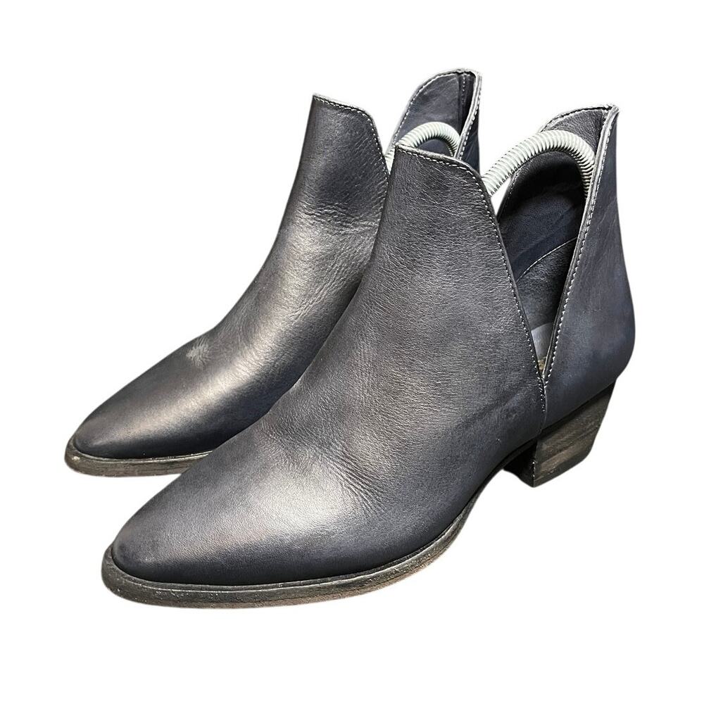 FREE PEOPLE Charm Double V Navy Blue Leather Ankle Boots Size 37.5 US 7